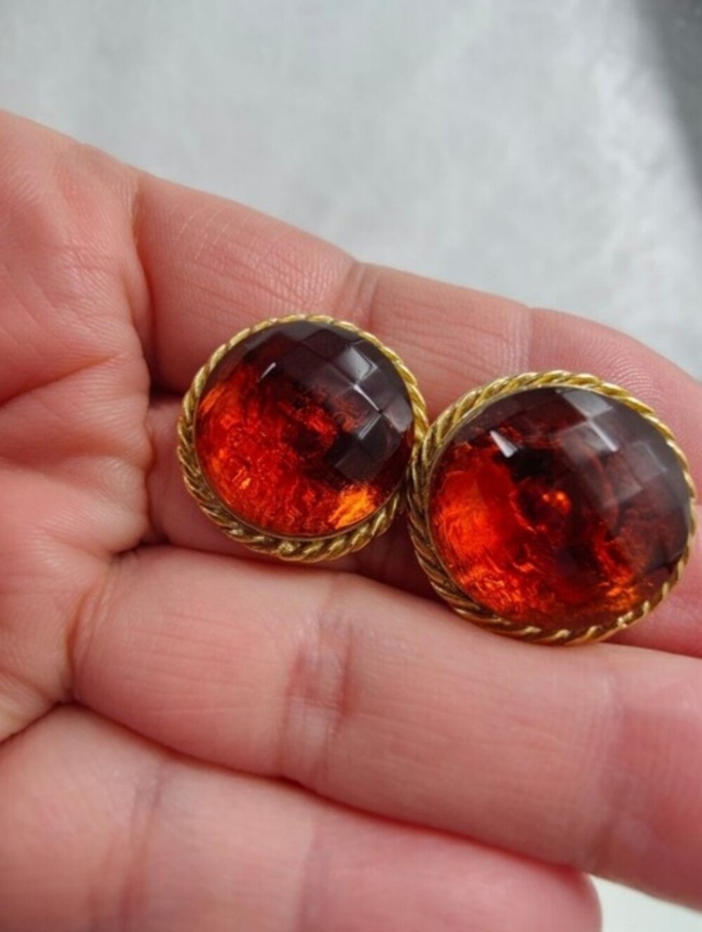 Vintage Root Beer Faceted Glass Button Earrings Gold Tone Rope Edge 1" Statement